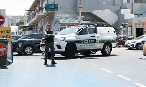 פשיטה רחבה על עסקים בבת ים