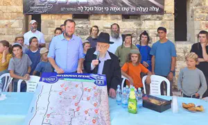 הרב דב ליאור הגיע במסוק לשא-נור