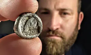 Монета возрастом около 2500 лет, привезенная с Кипра