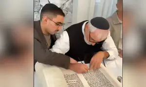 רום ברסלבסקי השלים את כתיבת ספר התורה