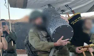 צפו: הכנסת ספר תורה למוצב בכתר החרמון