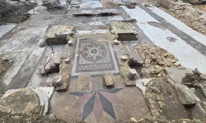 נחשפה בימת בית הכנסת הגדול בוילנה