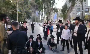 עופר וינטר וחייל חרדי הותקפו: "בוגד"
