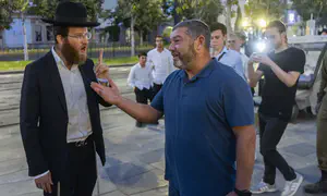 עופר וינטר וחייל חרדי הותקפו: "בוגד"