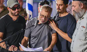 האב נפרד בדמעות: "הרגשתי שמשהו רע קורה"