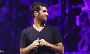 מרגש: שגיא שר את השירים שכתב בשבי