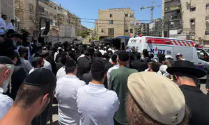 הרב ארוש ליווה למנוחות את נכדו בן הארבע