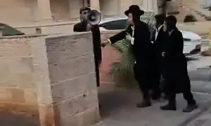 חרדים הפגינו מול בית מנכ"לית נשות הכותל