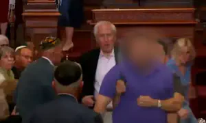 Man attacks worshippers at NYC synagogue