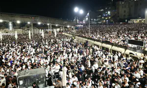 Tens of thousands at Western Wall for Selichot service