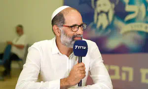 יוני גנוט: להלחין את הרב קוק