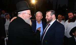 הרב שמואל אליהו מזהיר: "דיקטטורה מלאה"