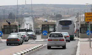 Protesters rush to IDF checkpoint over arrest