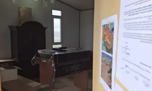 סערה בגאולת ציון: "מחלקים צווי הריסה"