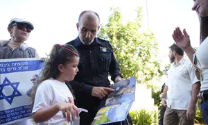 Дани Леви сопроводил в первый класс дочь погибшего подчиненного