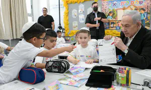 נתניהו התיישב עם ילדי כיתה א'