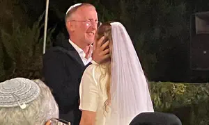 טלי די נישאה בשמלת הכלה של אמה הי"ד