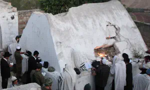 IDF to punish soldier who prayed at Eleazar’s Tomb