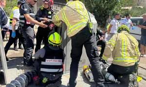 יותר משעה בתוך הפח: חילוץ חריג בירושלים