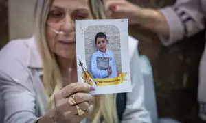 הסבתא חיבקה את התמונה וזעקה בבכי