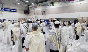 Nearly half of secular Israeli Jews fast on Yom Kippur