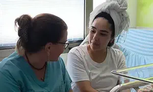 קים פגשה את המיילדת: "את מלאך"