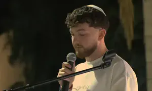 Bar Kupershtein leads Selichot at Hostages Square