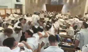 צפו: שירת "לשנה הבאה" בישיבת עכו