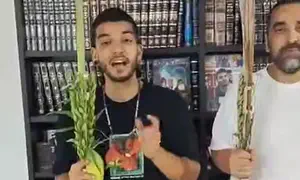 שורד השבי חיכה לרכוש את ארבעת המינים
