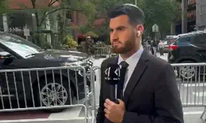 Watch: Israeli news crew harassed outside UN