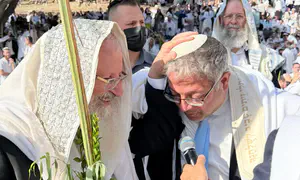 הרב שמואל אליהו בירך את בן גביר מול אלפים