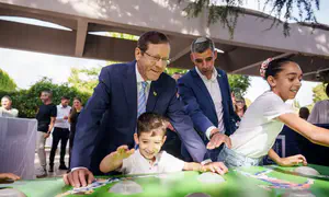 נשיא המדינה פתח את סוכתו לאזרחי המדינה