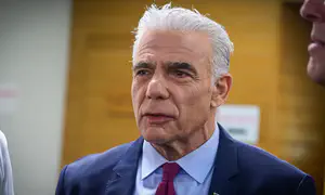 חצי שעה עם נתניהו: לפיד יוצא למתקפה