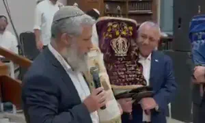 גדי איזנקוט והרב תמיר גרנות בהקפות בת"א
