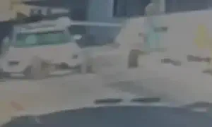 צפו: הרכב הגנוב נבלם בעמודי החסימה