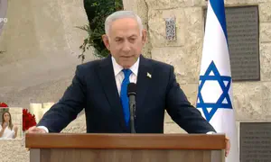 אב שכול התפרץ במהלך נאום נתניהו