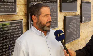 הגעגוע של אבא: הבית, הריח והצעדים היחפים