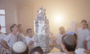 מסורת של תשע שנים הפכה למחרוזת