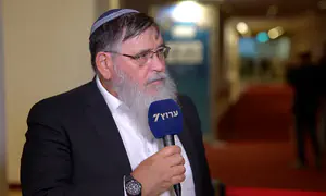 הרב שנוולד נגד מתנגדי חוק הגיוס