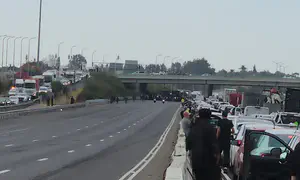 Extremist haredi protesters block Gan Yavne Interchange