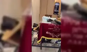 Участники беспорядков устроили погром в парижской синагоге