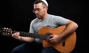 "לזרוח": השיר שנותן קול לשקופים