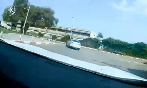 צפו: הנהג נטש את הרכב וניסה לברוח