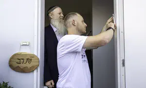 דביר שנרב הקים בית סמוך למקום הפיגוע