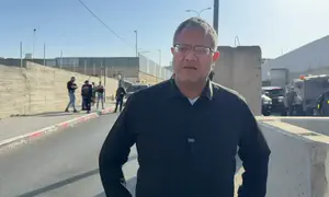 "לפרק את הרשות הפלסטינית"
