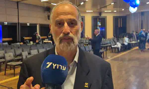 זהות בכנסת: הרב זאגא חוגג הישג