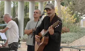 עידן חביב שר באזכרה של סמ"ר עדי ליאון ז"ל