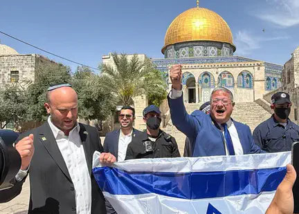 צילום: דוברות شاهد: بن غفير يرفع علم إسرائيل في جبل الهيكل