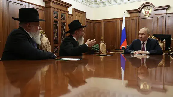 Putin With Rabbis President Putin hosts Russia's Chief Rabbi | Israel National News