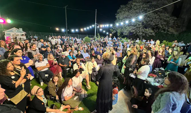 במוצאי שביעי של פסח: חגיגת המימונה השנתית